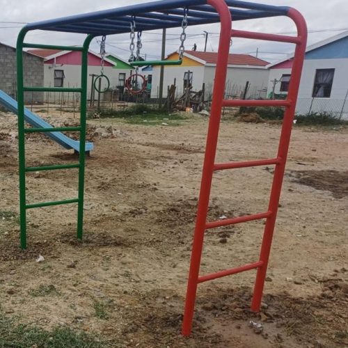 Jungle Gym – Monkey arch 2.4m x 0.92 x 2.7m H